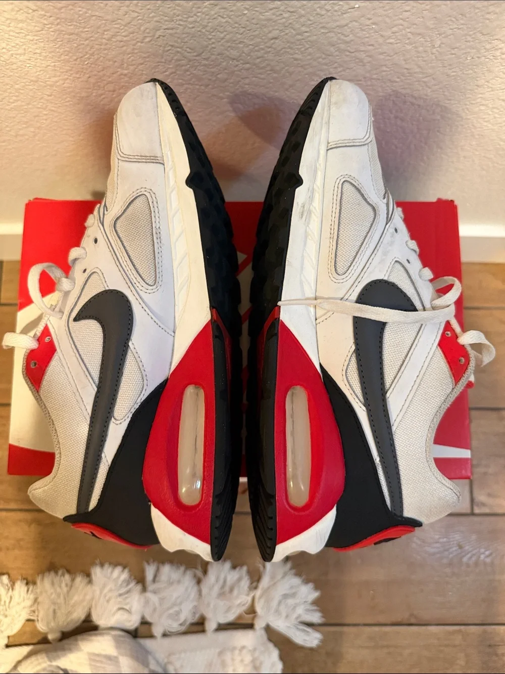 Nike Men's White/Red/Black Air Max Style Sneakers